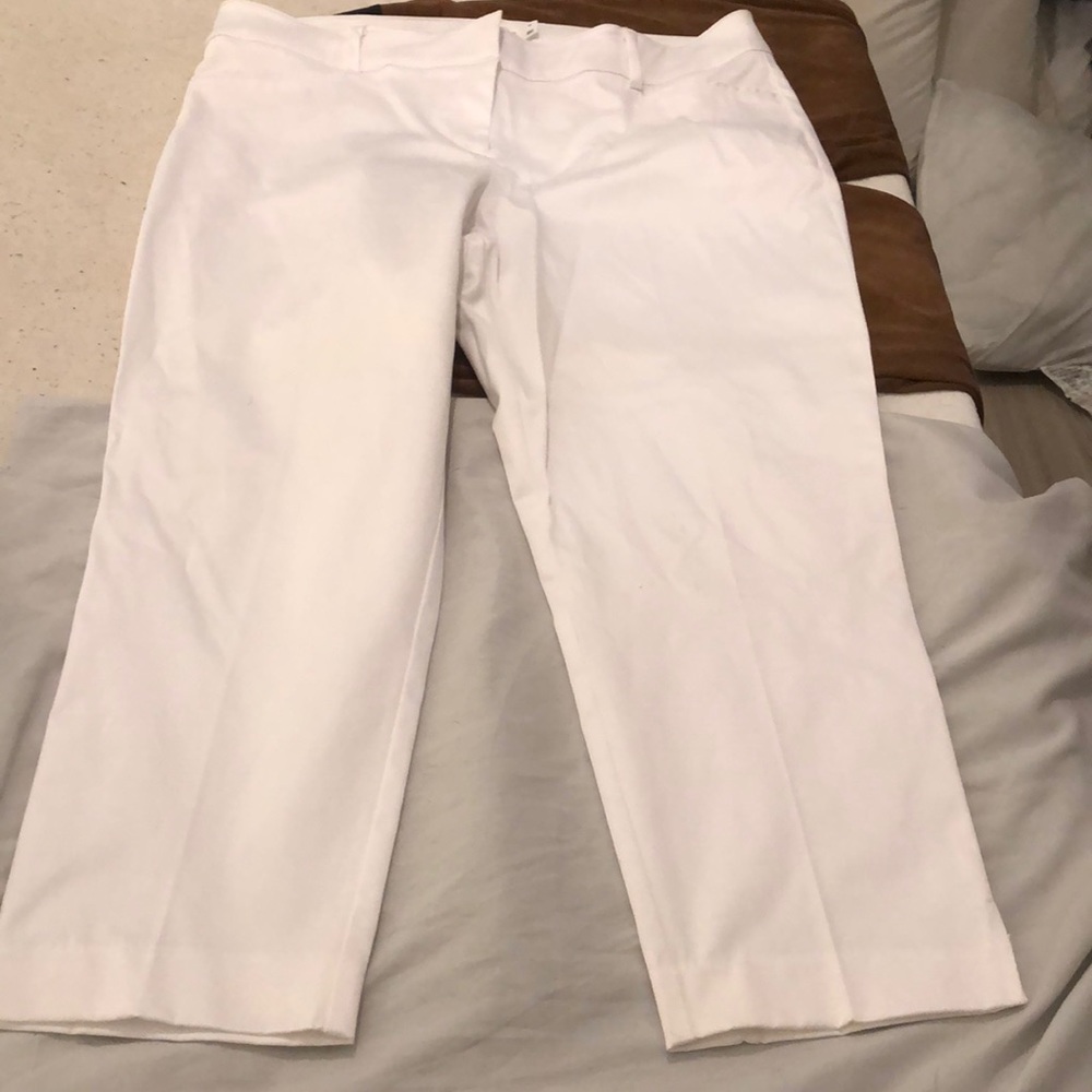 BNWT white capris